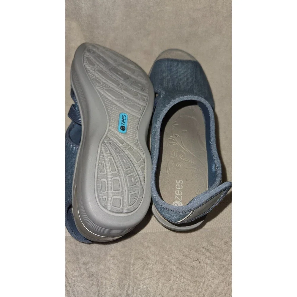 BZEES Dream Ankle Wedge Sandals Machine Washable Denim Blue Size 9 NWOT